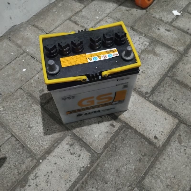 OBRAL BEKAS AKI MOBIL BASAH GS ASTRA  N40Z 12 V 35 AMPERE