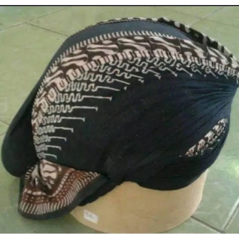 Blangkon Jogja Lipat Lereng Putih