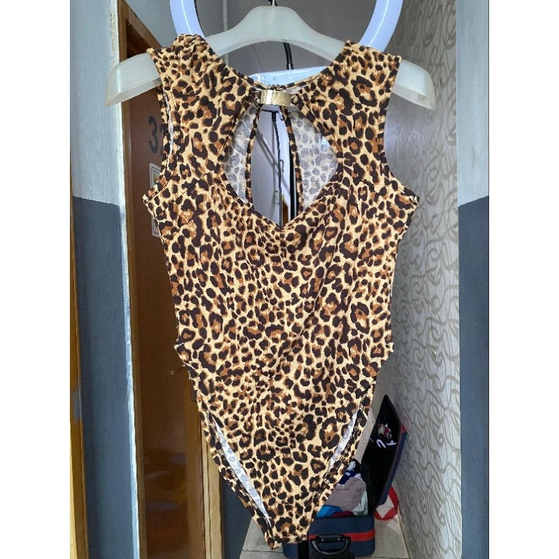 Bodysuit Motif Macan Atasan Wanita/PRELOVED