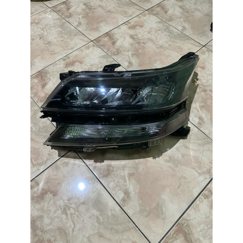 lampu depan avanza xenia 2020