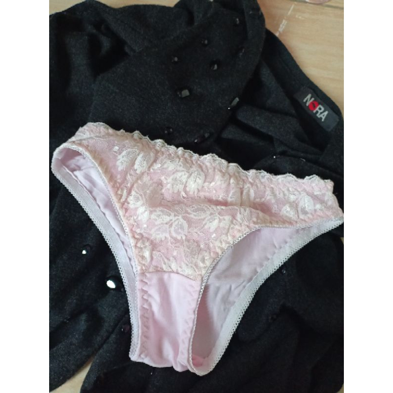 Celana Dalam Aroma Khas Wanita