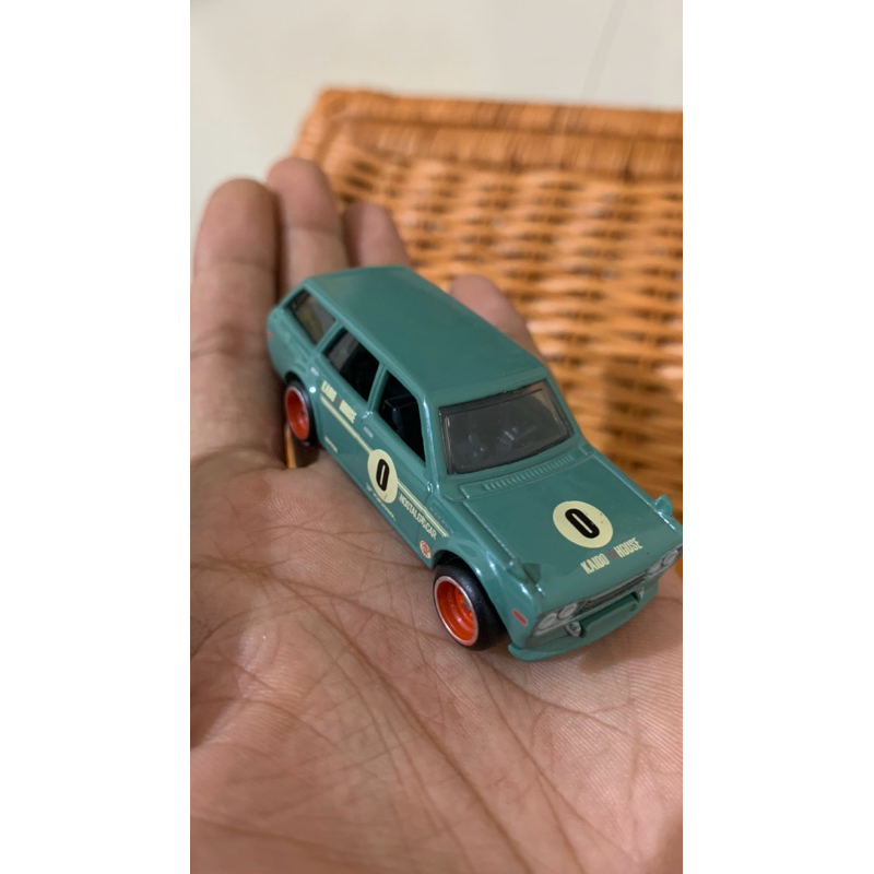 Hotwheels datsun wagon 510 lose