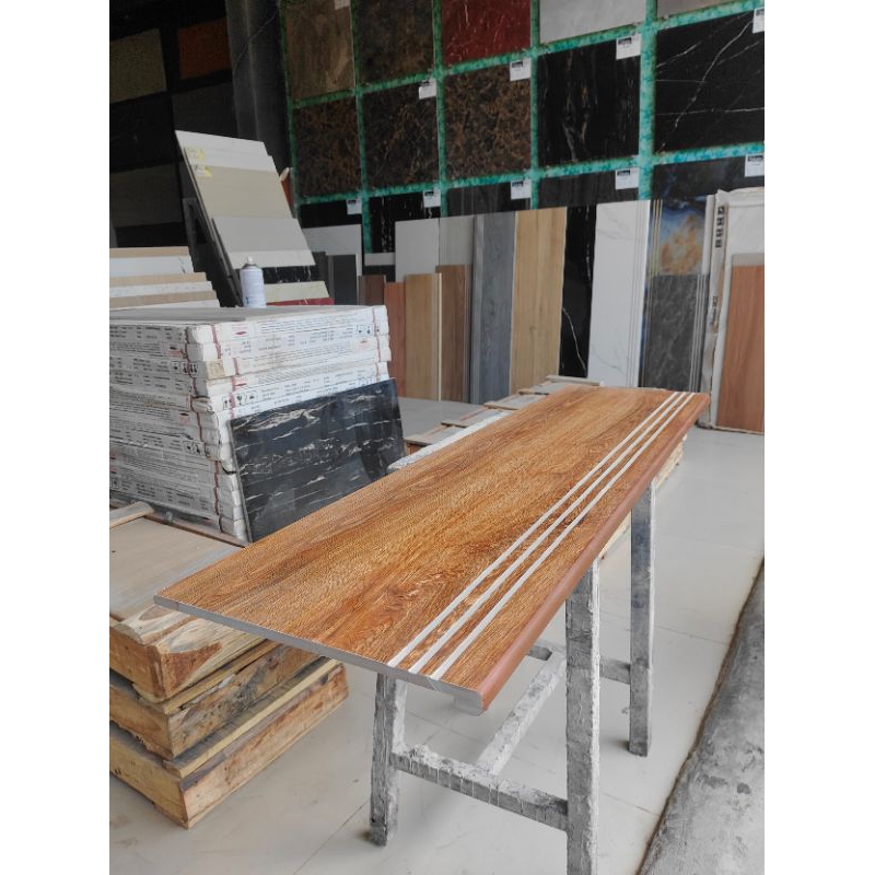 GRANIT TANGGA MOTIF KAYU 30cmX100cm