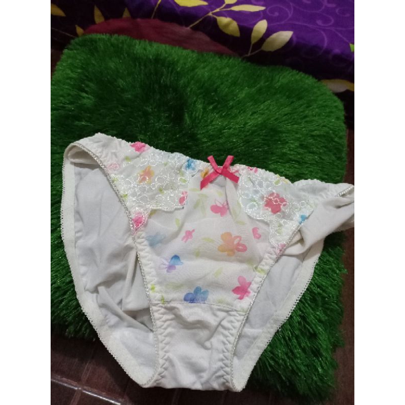 Celana Dalam Aroma Khas Wanita