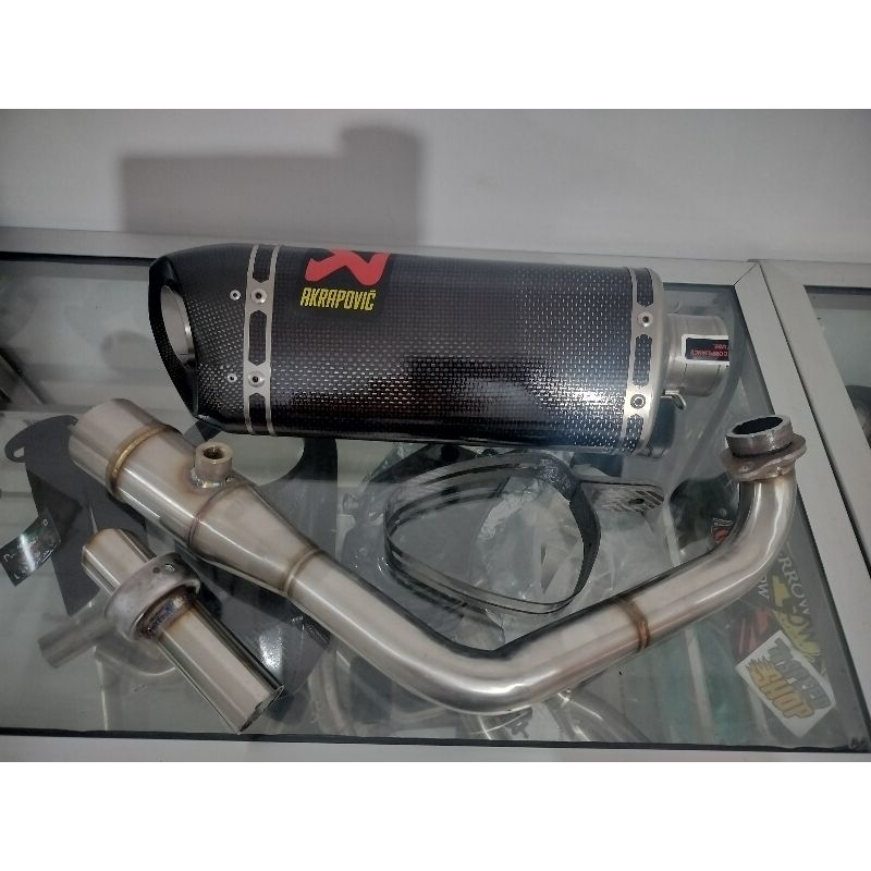 Akrapovic Slovenia karbon original fulsystem X-Max