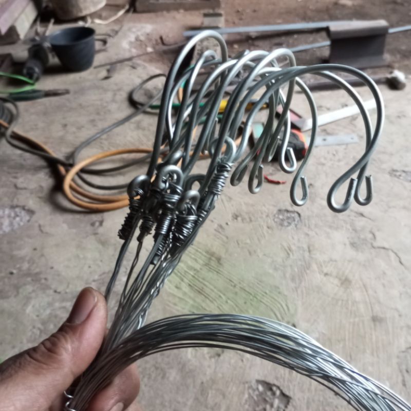 kawat gantungan pot bunga