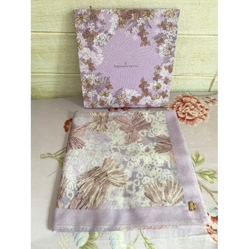 buttonscarves les amities preloved