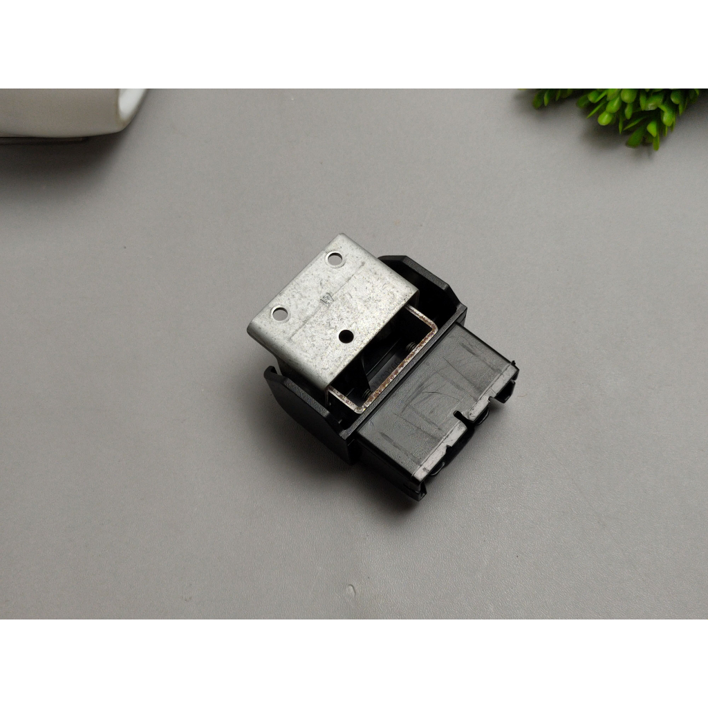 ET72 BEGM-UN-3 BRACKET ENGSEL PENGUNCI MONITOR UNIVERSAL ALL BRAND MONITOR