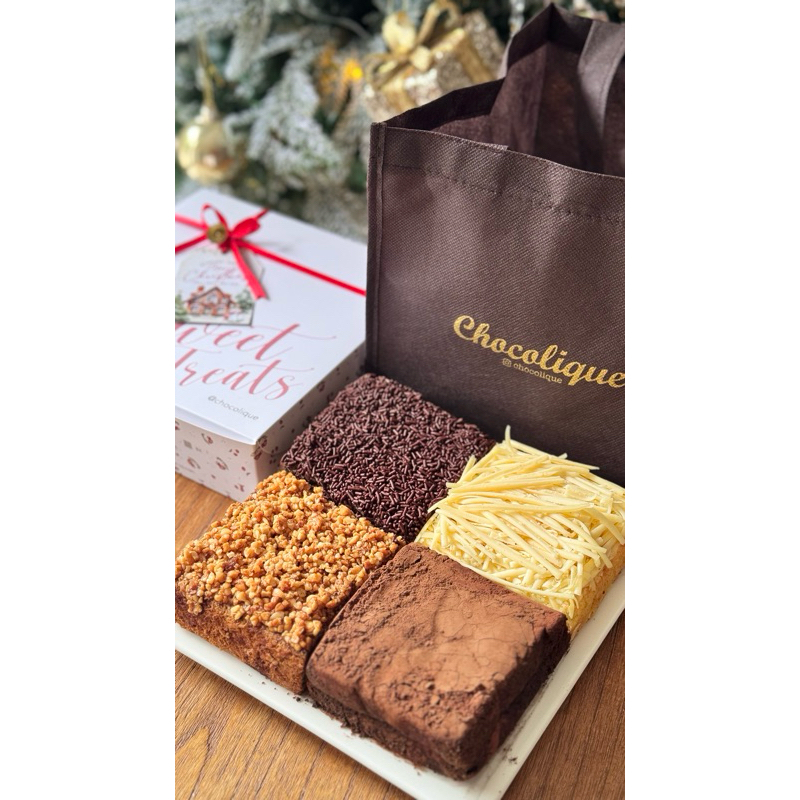 

Classic Cake Hampers Chocolique