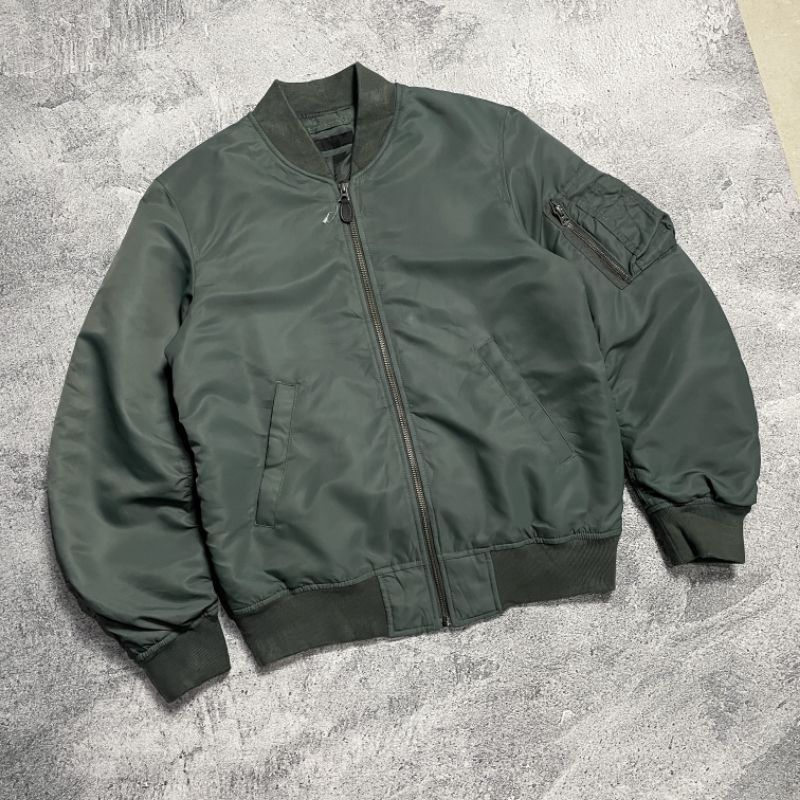 JAKET BOMBER UNIQLO OLIVE SECOND ORIGINAL