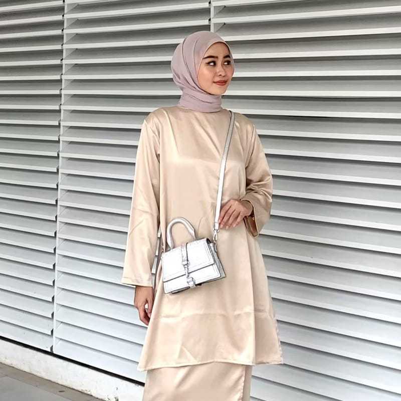 Tunik Inner Blouse Satin Atasan Wanita Kondangan / Wisuda