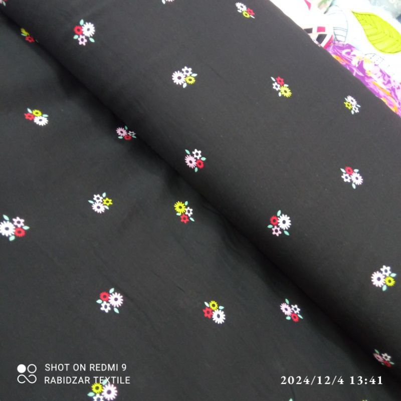 KAIN KATUN PARIS RAYON PREMIUM GARMENT IMPORT MOTIF BUNGA KECIL DASAR HITAM