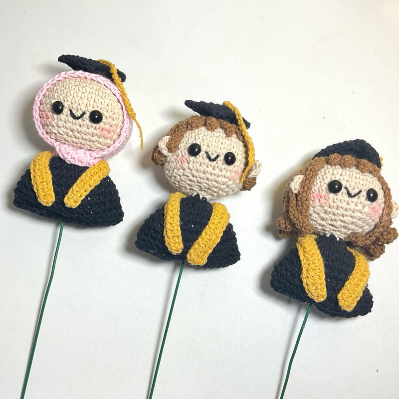 1 tangkai boneka orang rajut setengah badan edisi wisuda untuk bahan buket bunga