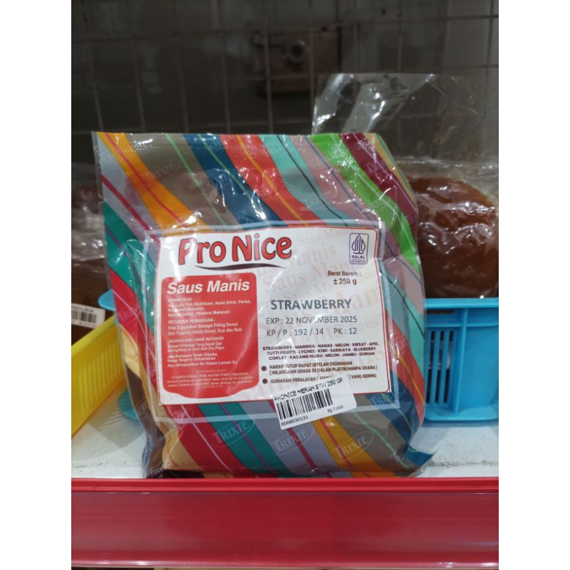 

Pronice Red Selai Jelly Strawberry 250 Gram