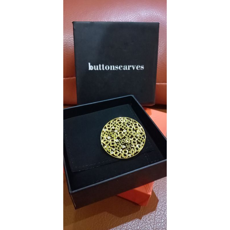 BrosButtonscarves