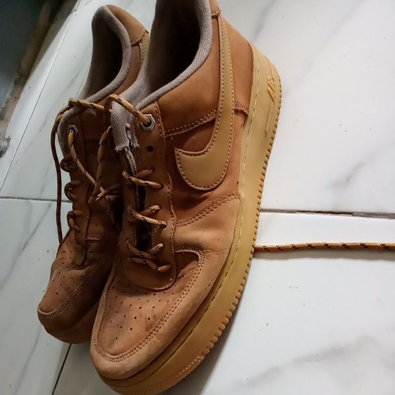 Sepatu Sneakers Kulit Pria Coklat