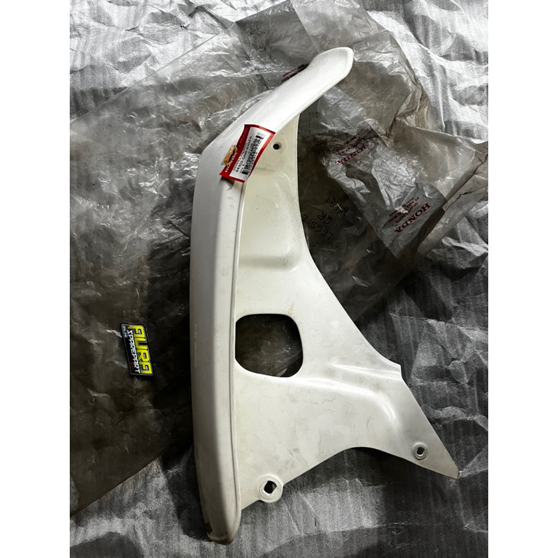 Tebeng Sayap Legsil Legshield Kiri Astrea Grand Legenda Putih Original Asli AHM 64302-GN5-830ZA