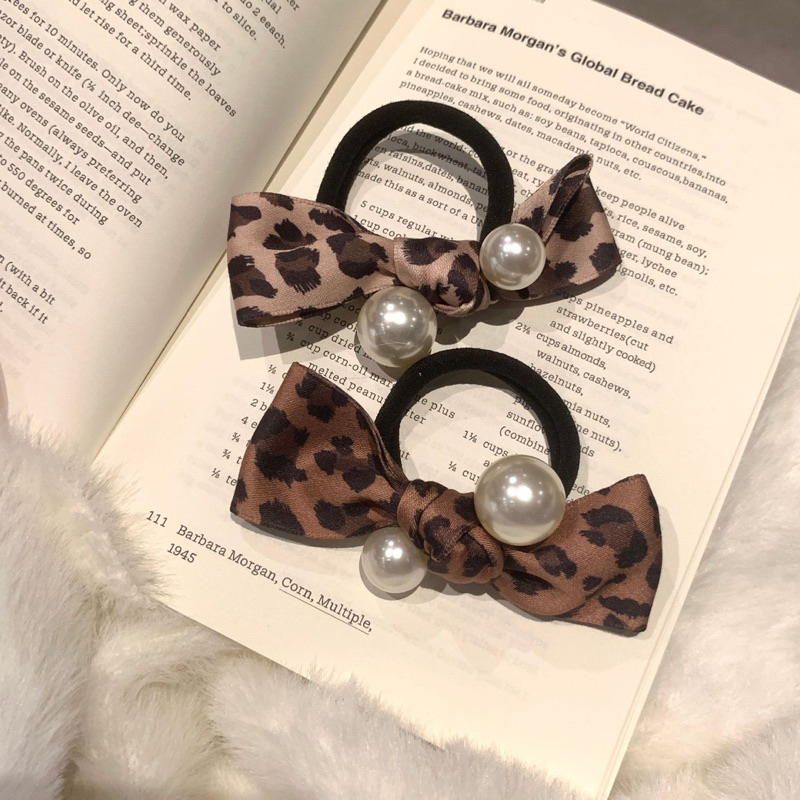 

Pitaku&Co. Premium korean hairtie ikat rambut leopard mutiara korea S006
