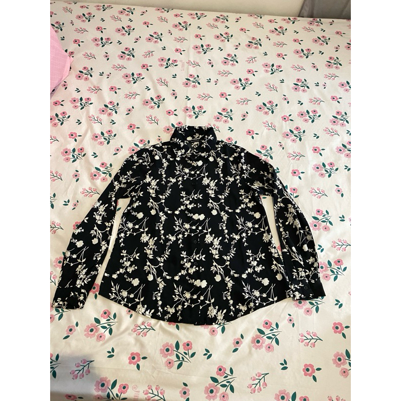kemeja hitam motif the executive
