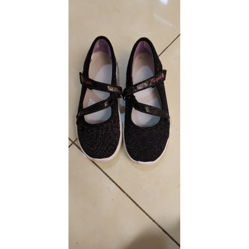 sepatu skechers anak size 35