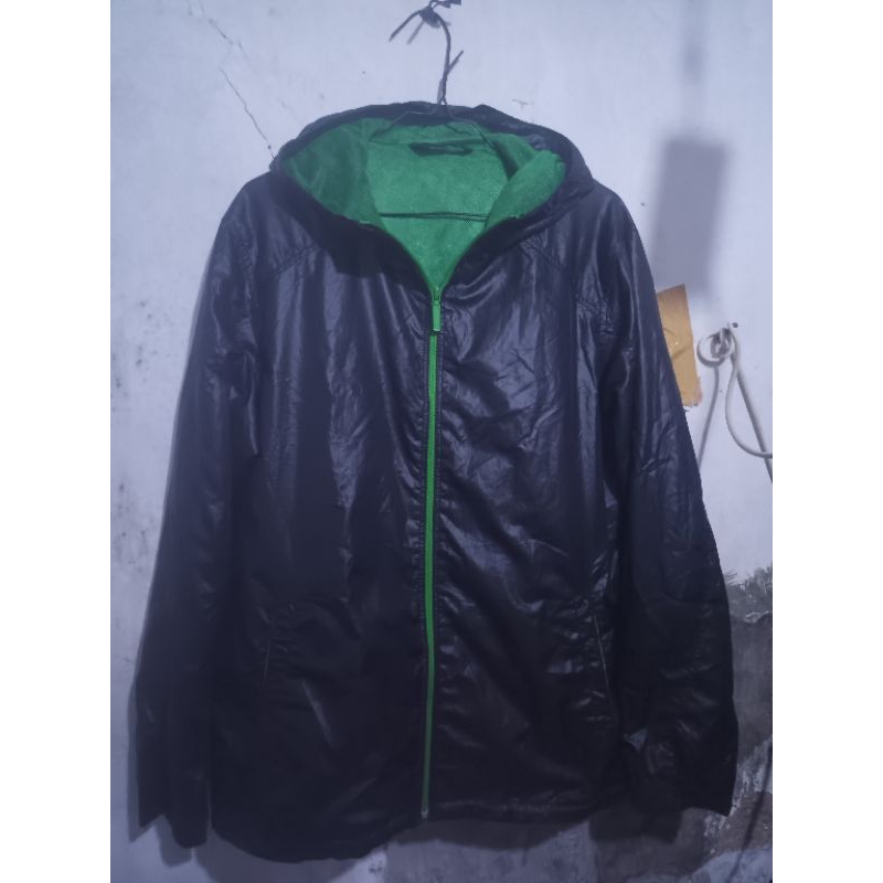 jaket uniqlo bahan parasut