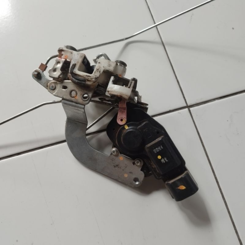 DOOR LOCK MEKANIS PINTU BELAKANG DAIHATSU GRAN GRAND MAX LUXIO