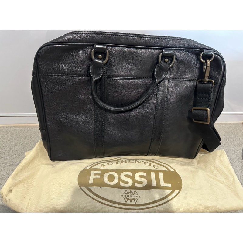 Tas Kerja Laki Laki Merk FOSSIL. Bahan kulit. Lengkap dust bag. Ukuran tas : 40 x 6 x 29