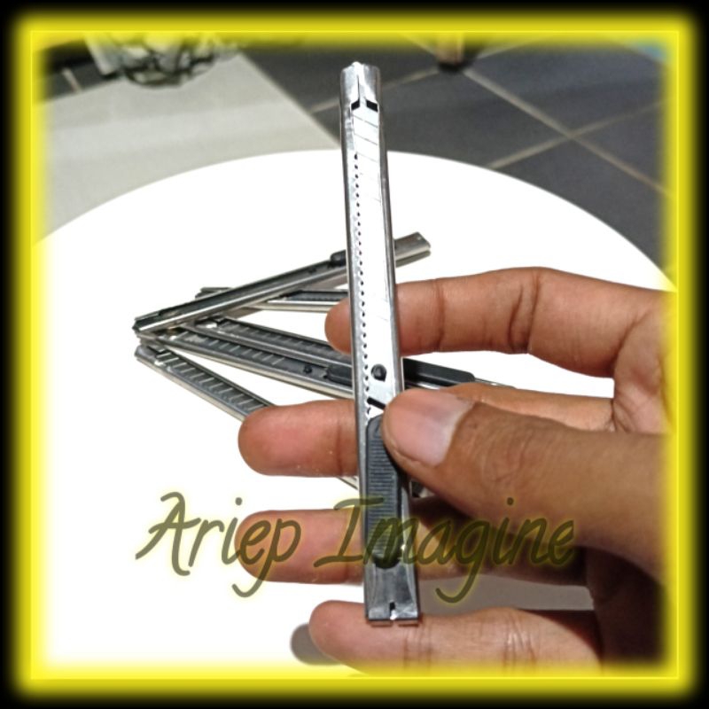 

Pisau Cutter Kecil Body Stainless