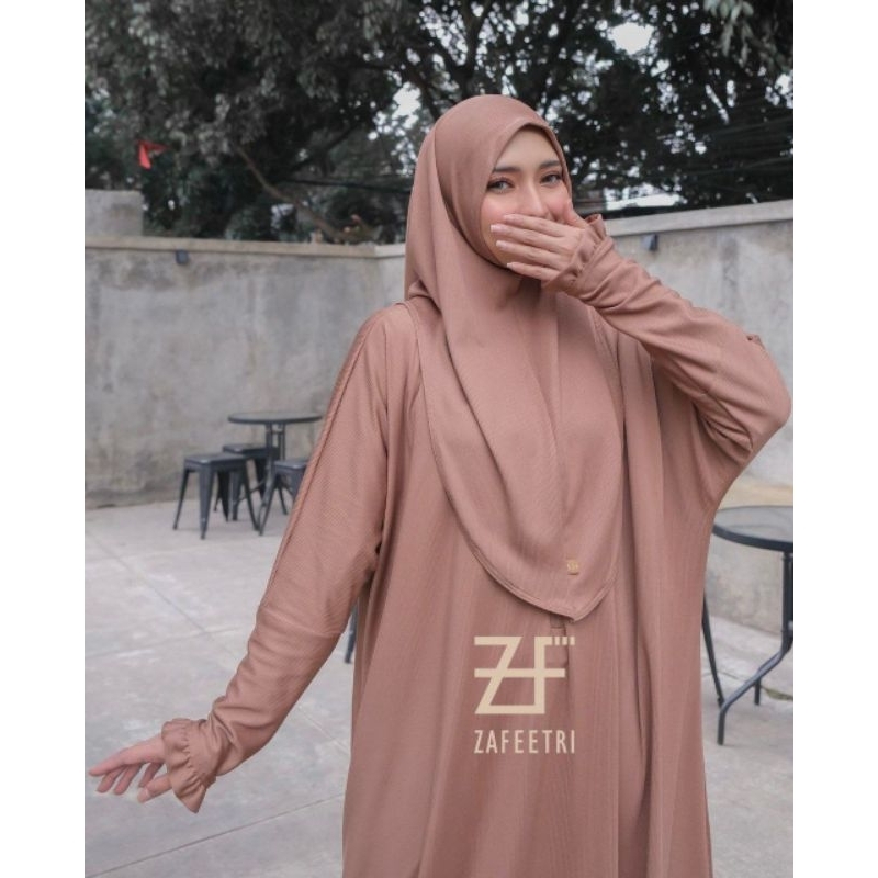 BERGO  DAN KHIMAR ZAFEETRI
