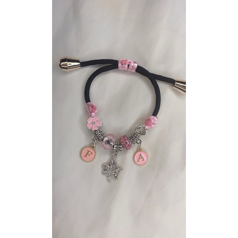 bracelet pandora inisial