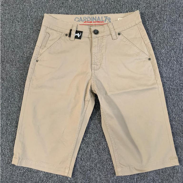 Celana Pendek Pria Cardinal Slim Fit CBBBV00322B 12A Chinos Casual Amigo