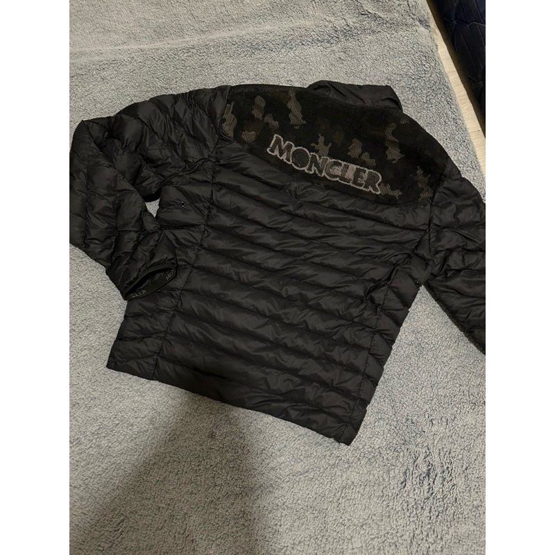 Jaket Moncler bulang camouflage