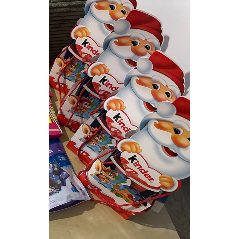 

cokelat kinder bucket Christmas gift dengan surat