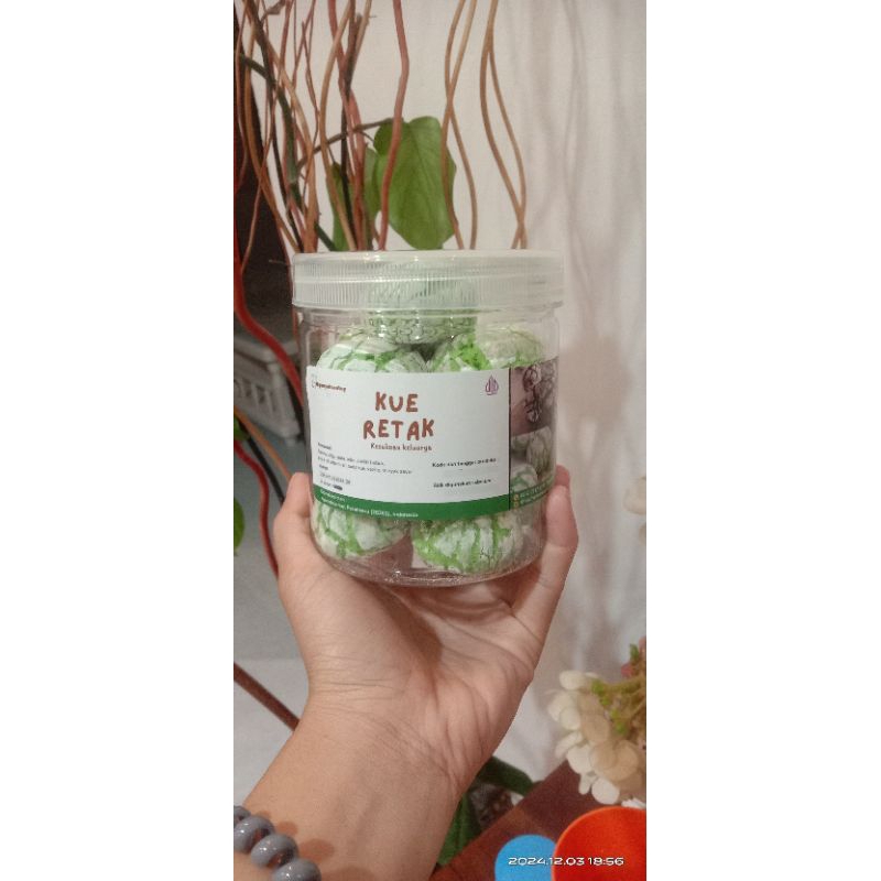 

ngunyahsantuy - kue retak toples