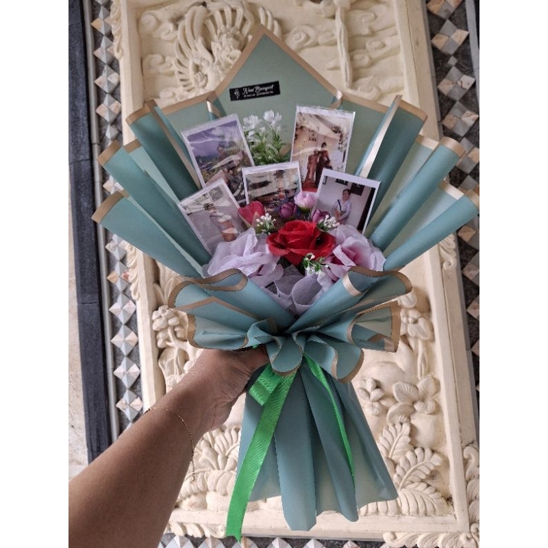 

Buket foto plus bunga artificial