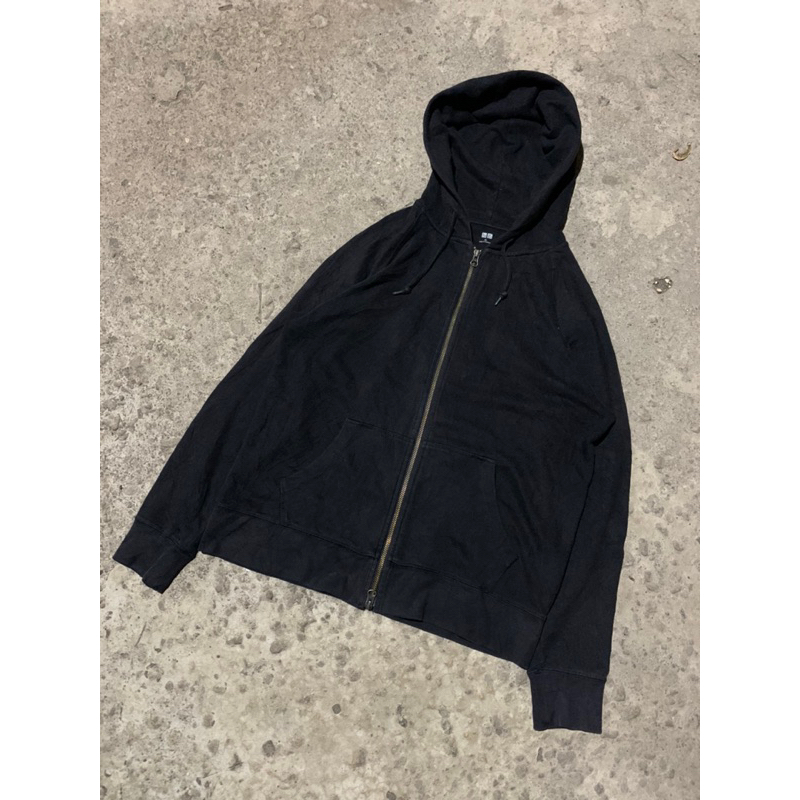 zh uniqlo hitam