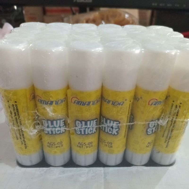 

Lem glue stick merk amanda isi 24