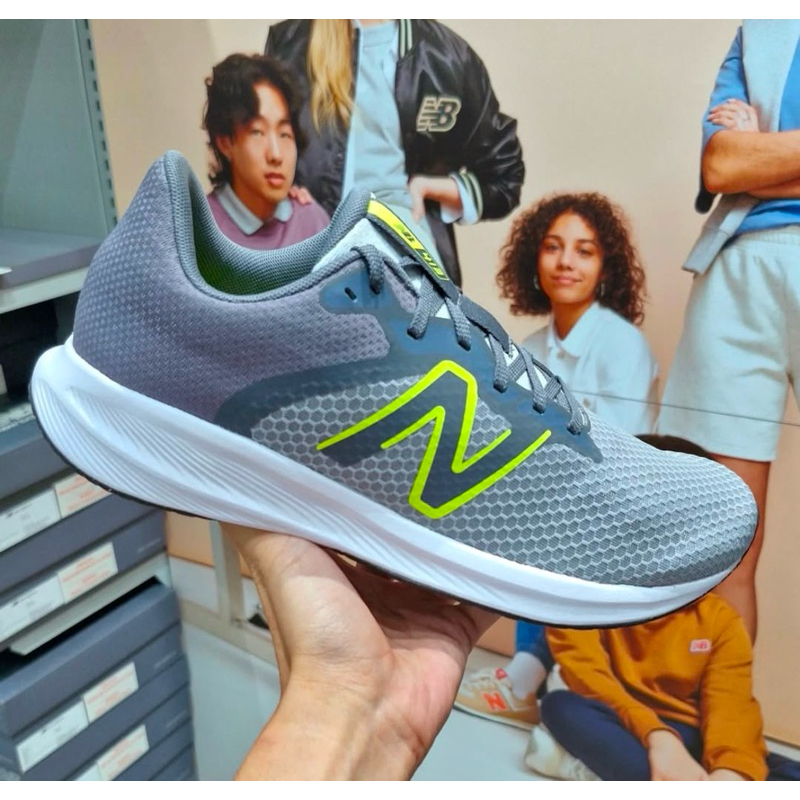 SNEAKERS NB M413