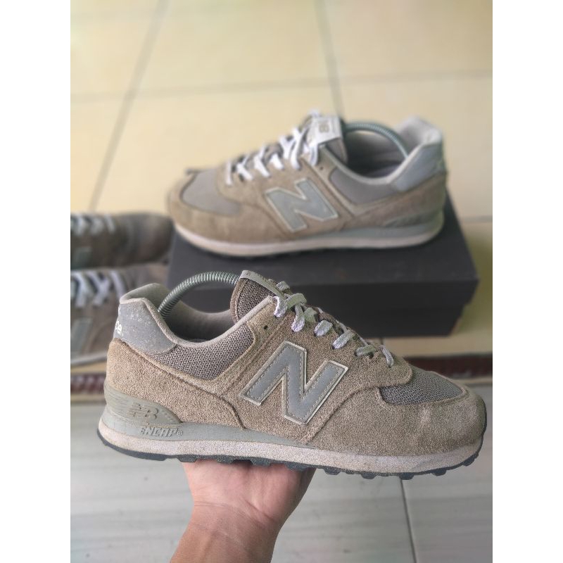 sepatuNB574