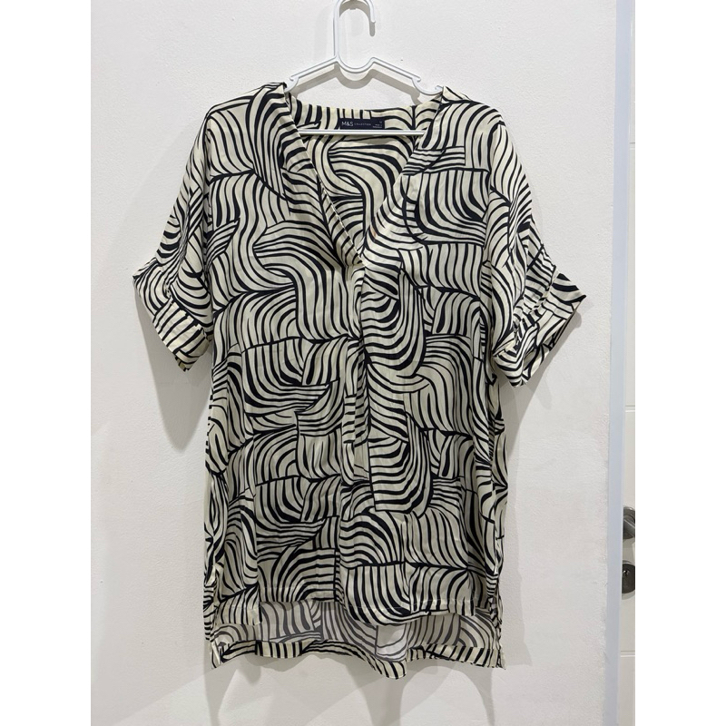 PRELOVED Mark and Spencer Kaos Wanita Motif Garis