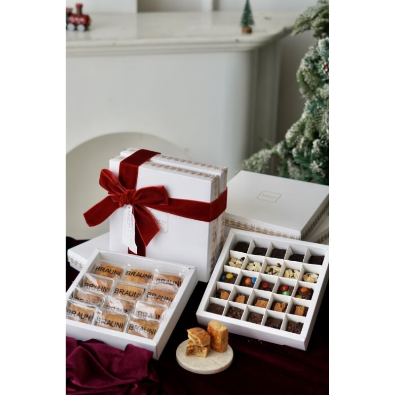 

Hampers Christmas Carol Packages