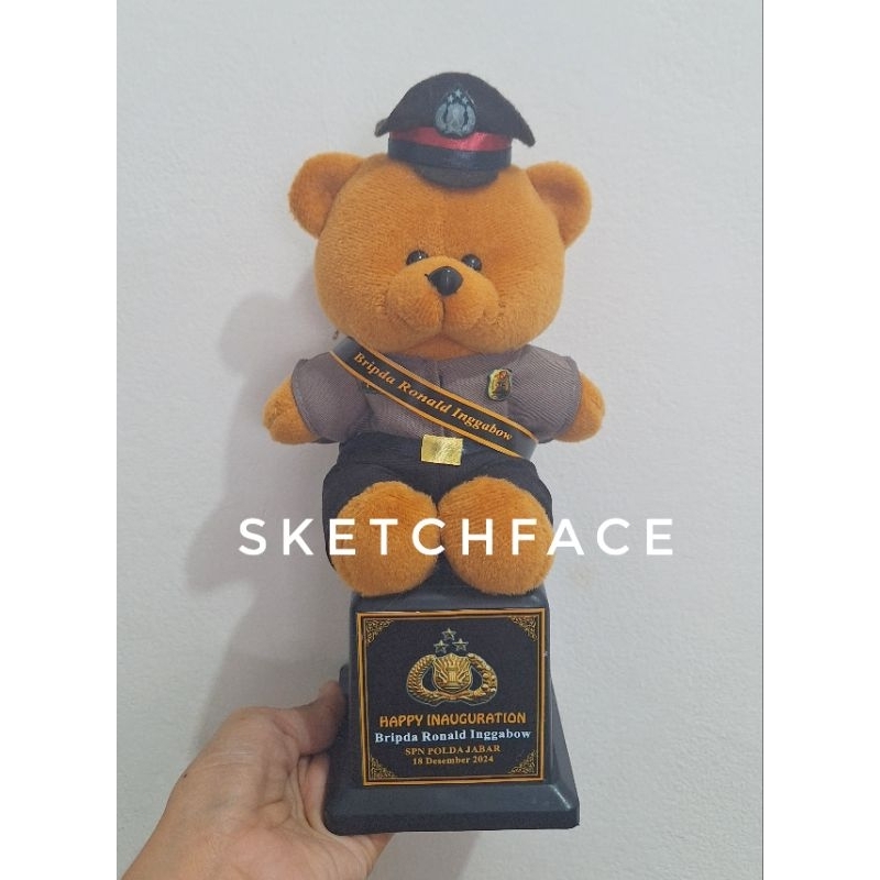 PIALA BONEKA POLISI / BRIMOB (FREE MIKA DAN SELEMPANG)