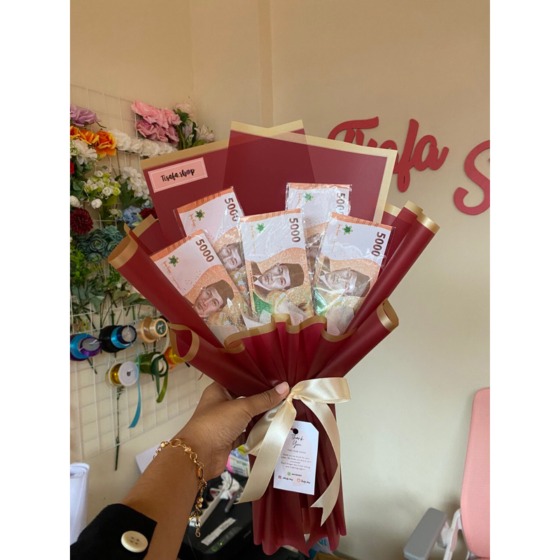 

BUKET UANG KOSONGAN 5 LEMBAR BUKET KERANGKA UANG BUKET WISUDA GRADUATION BIRTHDAY WEDDING ULANG TAHUN HARI IBU
