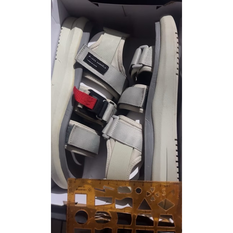 PRELOVED HIJACK SANDAL ASTRO SPUTNIK SIZE 39