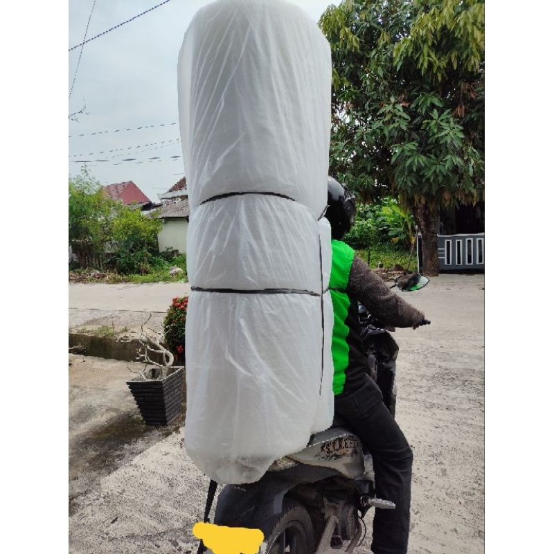 

Bubble Warp Tebal Kualitas 3KG 1 Roll atau 1 ball ukuran 50 Meter x 1,25 Meter