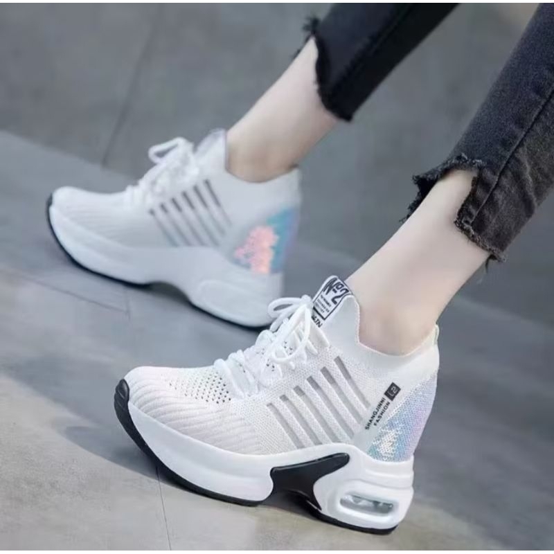 Sepatu Sneaker Wanita/putih/tinggi/berlampu