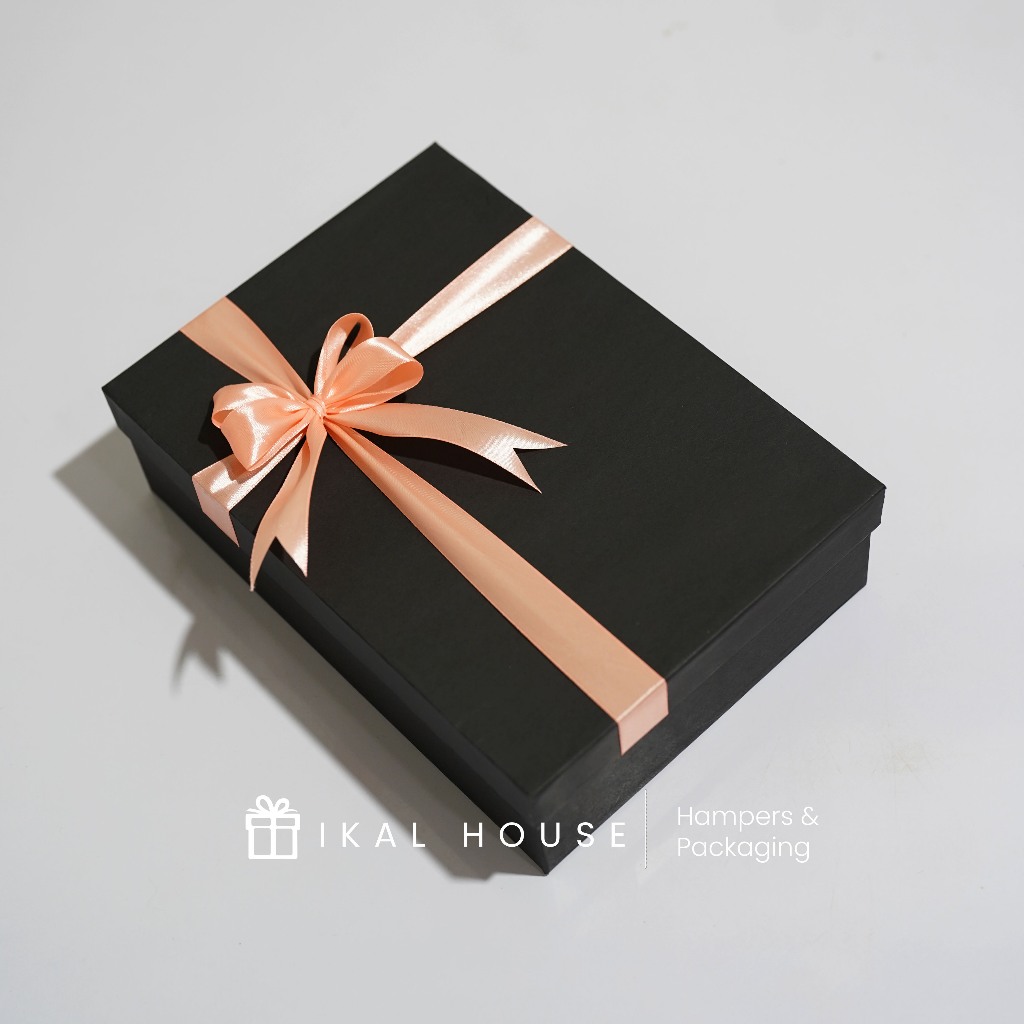 

Hardbox Full Cover Hitam Size 26x18x7cm/ Hardbox Hitam Polos/ Kotak kado Hitam