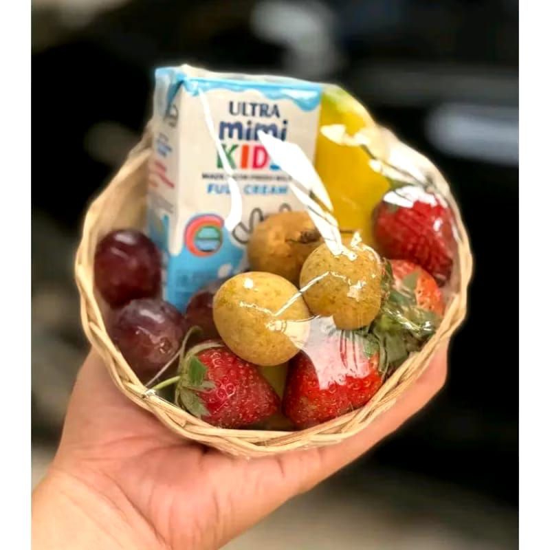 

Snack buah kemasan keranjang rotan / bekal sekolah sehat / Souvenir bingkisan anak buah+susu / souvenir ulang tahun anak sehat