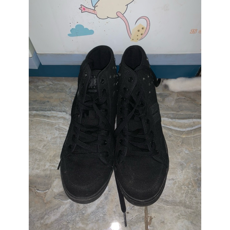 Sepatu Precise