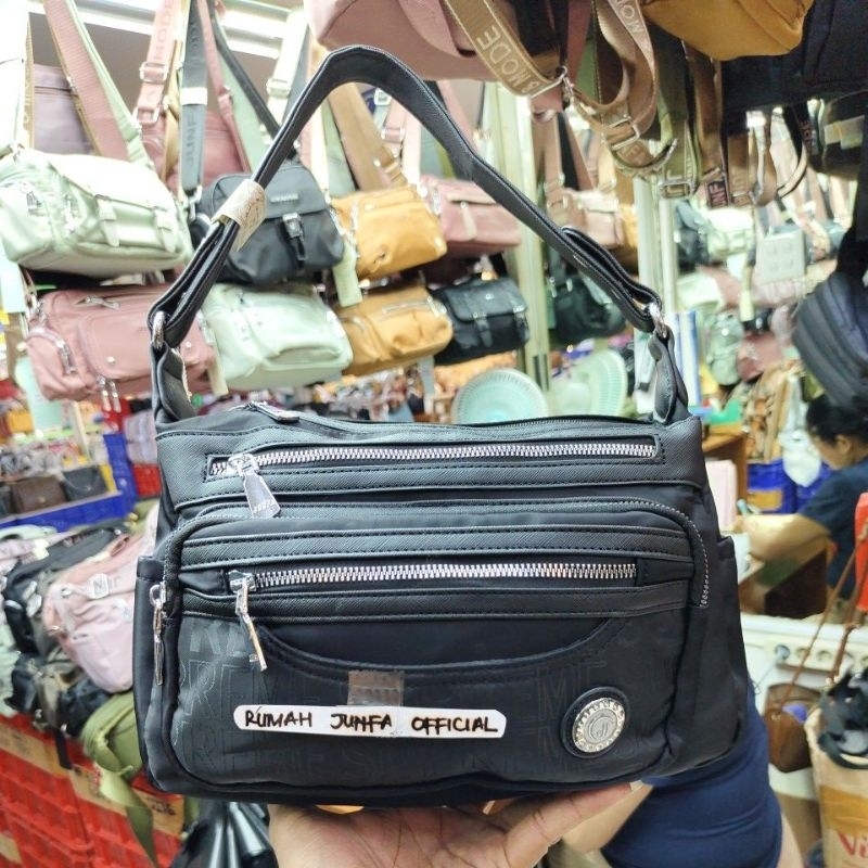 TAS SELEMPANG JUNFA 9241-358 BAHAN PARASUT WATERPROOF